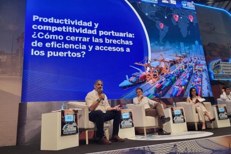 El gerente de la Sociedad Portuaria Regional de Buenaventura, Liborio Cuéllar Araujo, analizó los retos de la competitividad portuaria en congreso nacional