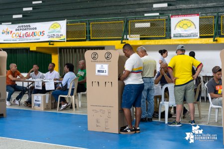 Colombia cerró urnas de la primera vuelta presidencial con normalidad y plenas garantías