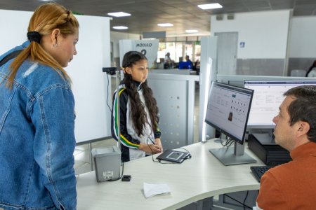 La Registraduría reanuda servicios de registro civil e identificación en todo el país