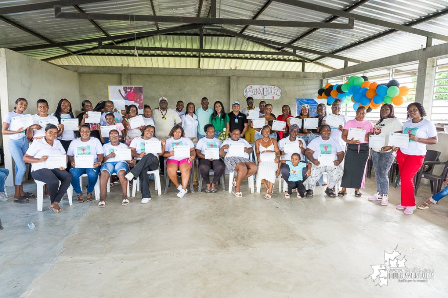 La Universidad del Pacífico y la Fundación Puerto Aguadulce Compas certifican a 32 lideresas del Bajo Calima en liderazgo social y comunitario