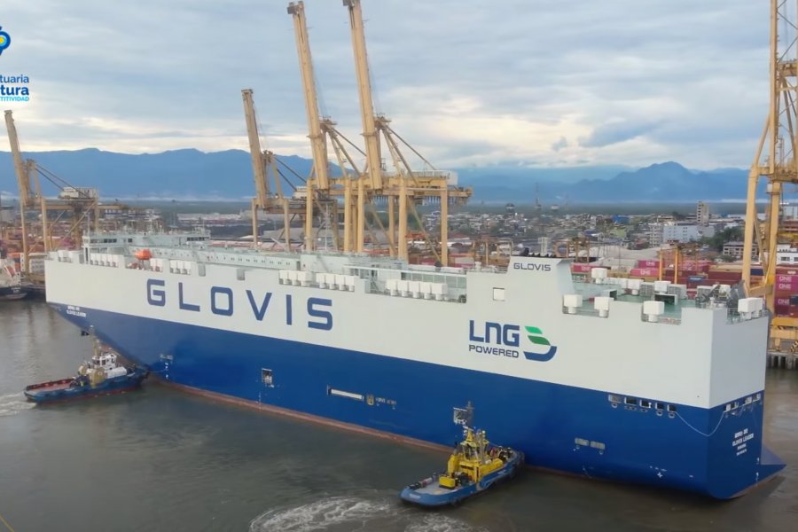 La SPRBUN recibió al Glovis Leader, el buque portavehículos más grande del mundo, ratificando así su capacidad operativa