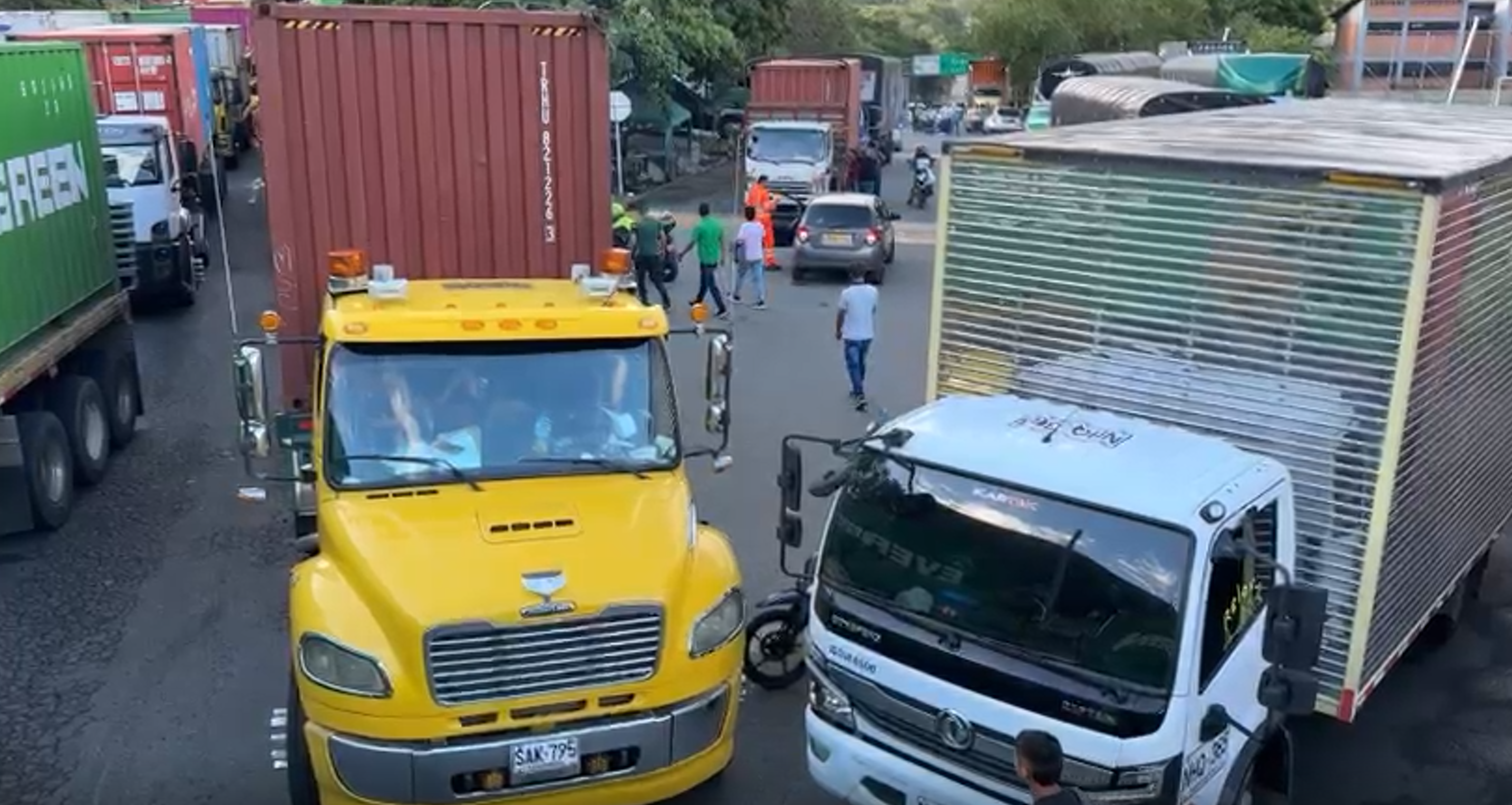 Comité Intergremial de Buenaventura exige al Gobierno nacional poner fin a los bloqueos en el corredor vial Buenaventura - Buga
