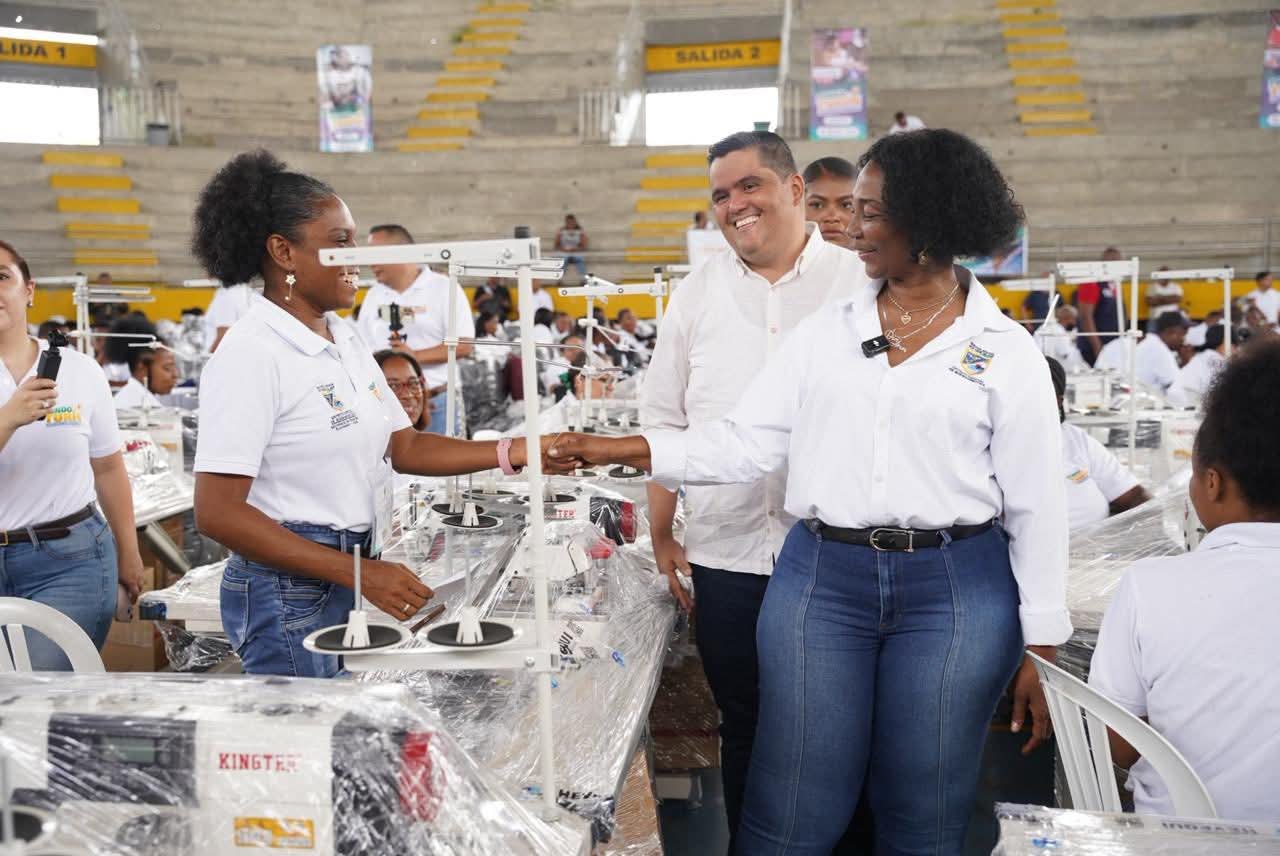 La Alcaldía Distrital de Buenaventura entregó 250 unidades productivas del Fondo Turín para reactivar la economía local
