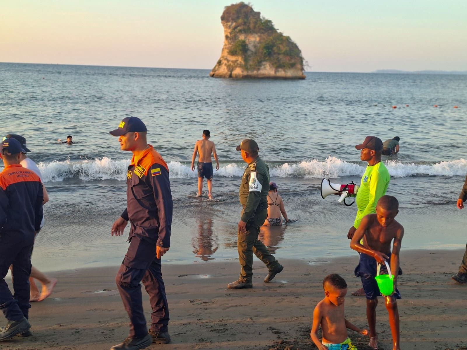 La DIMAR activa la campaña "Colombia Navega Segura" para proteger a locales y turistas en el mar durante las vacaciones de mitad de año